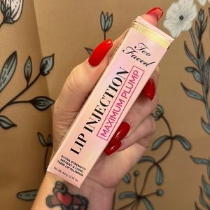 Too Faced lip injection maximum plump lipgloss